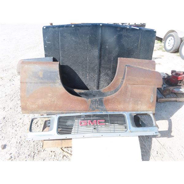 Autoparts off a 92 GMC Jimmy- Hood , Tire Carrier, Fender, Lights & Grill Plus 4 Rims