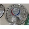 Image 3 : New Castrol Fender Proctor, Set of 4 Ford Hubcaps