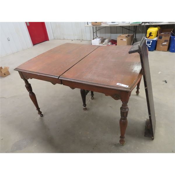 Oak Dining Room Table 42" x 53" Plus 10.5" Leaf