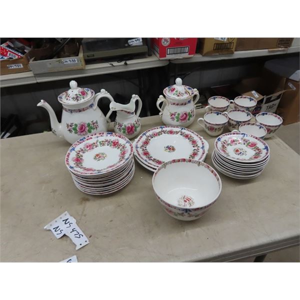 Approx 34 Pcs Place Setting