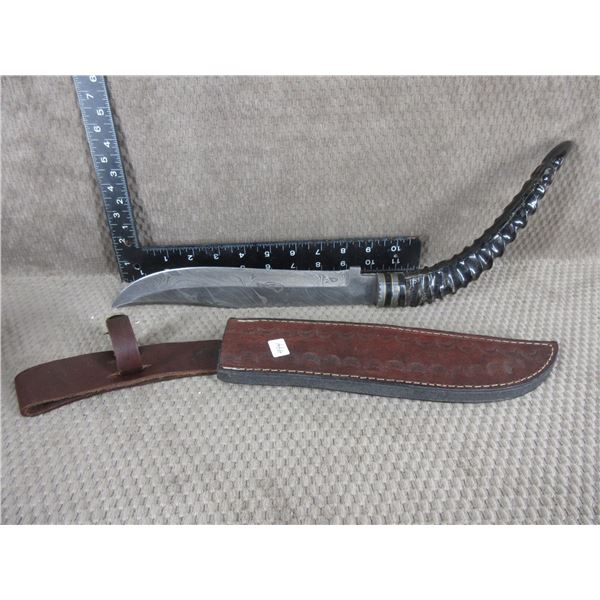Fixed Blade Damacus Knife with Horn Handle & Sheath