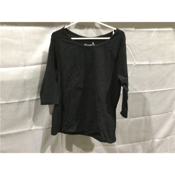 Hanes 3/4 Length Top (L)