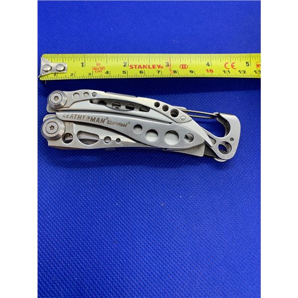 Leatherman Skeletool Folding Pocket Knife with Clip.