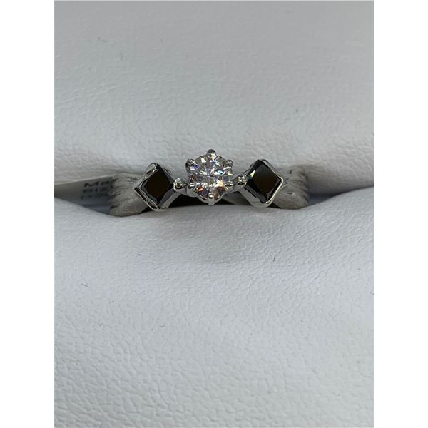 Platinum lady's cast 3-stone ring (o.57ct), one round Diamond with 2 two half bezel princess cut dia