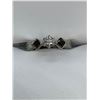 Image 1 : Platinum lady's cast 3-stone ring (o.57ct), one round Diamond with 2 two half bezel princess cut dia