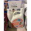 Image 1 : Ivory Snow Ultra Concentrated Liquid Detergent (4.08L)