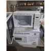 Image 3 : GE Microwave Oven - Model: JES1072DMWW