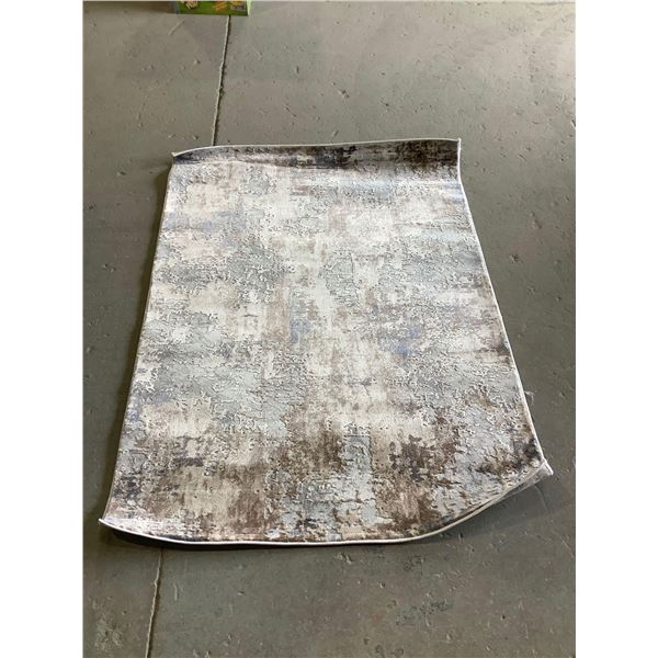 Alluze Area Rug 3ft 9in x 5ft 6in