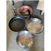 Image 1 : Lot 4 frying pans