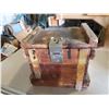 Image 3 : Box with contain
