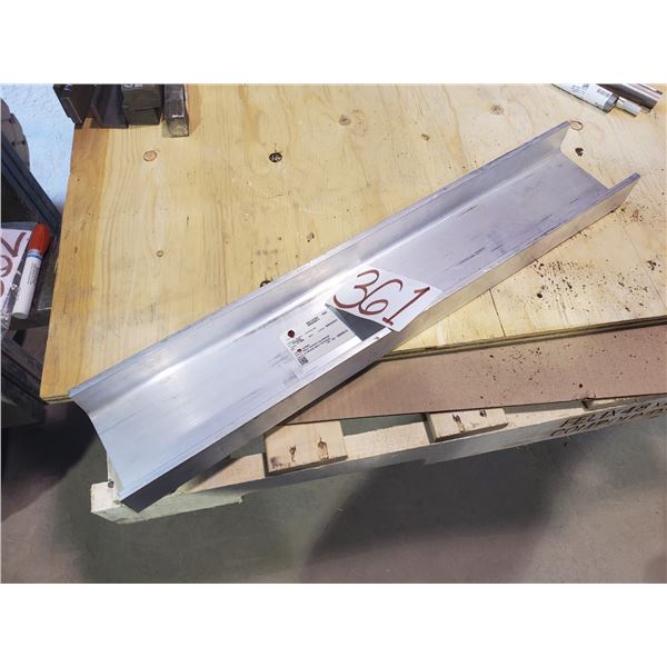 Aluminum angle extrusion