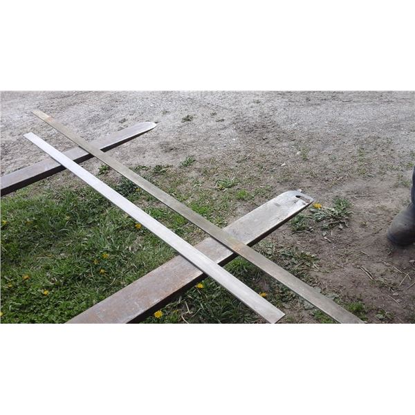 Flat barre stainless 1/4" x 2" x 1 fois 71" et 1 fois 88"