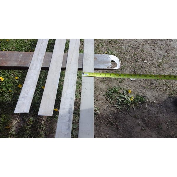 Flat barre stainless 3/16" x 2 1/2"x 2 fois 62" et 2 fois 68"