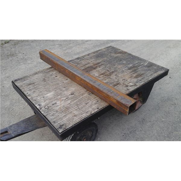 Tube carre  3 1/2" x 3/16" x 44"