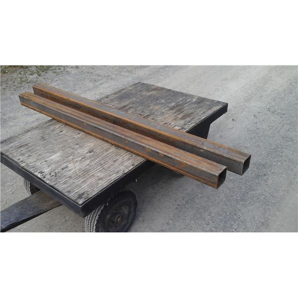 Tube carre 3" x 3/16" x 1 fois 58" et 1 fois 62"