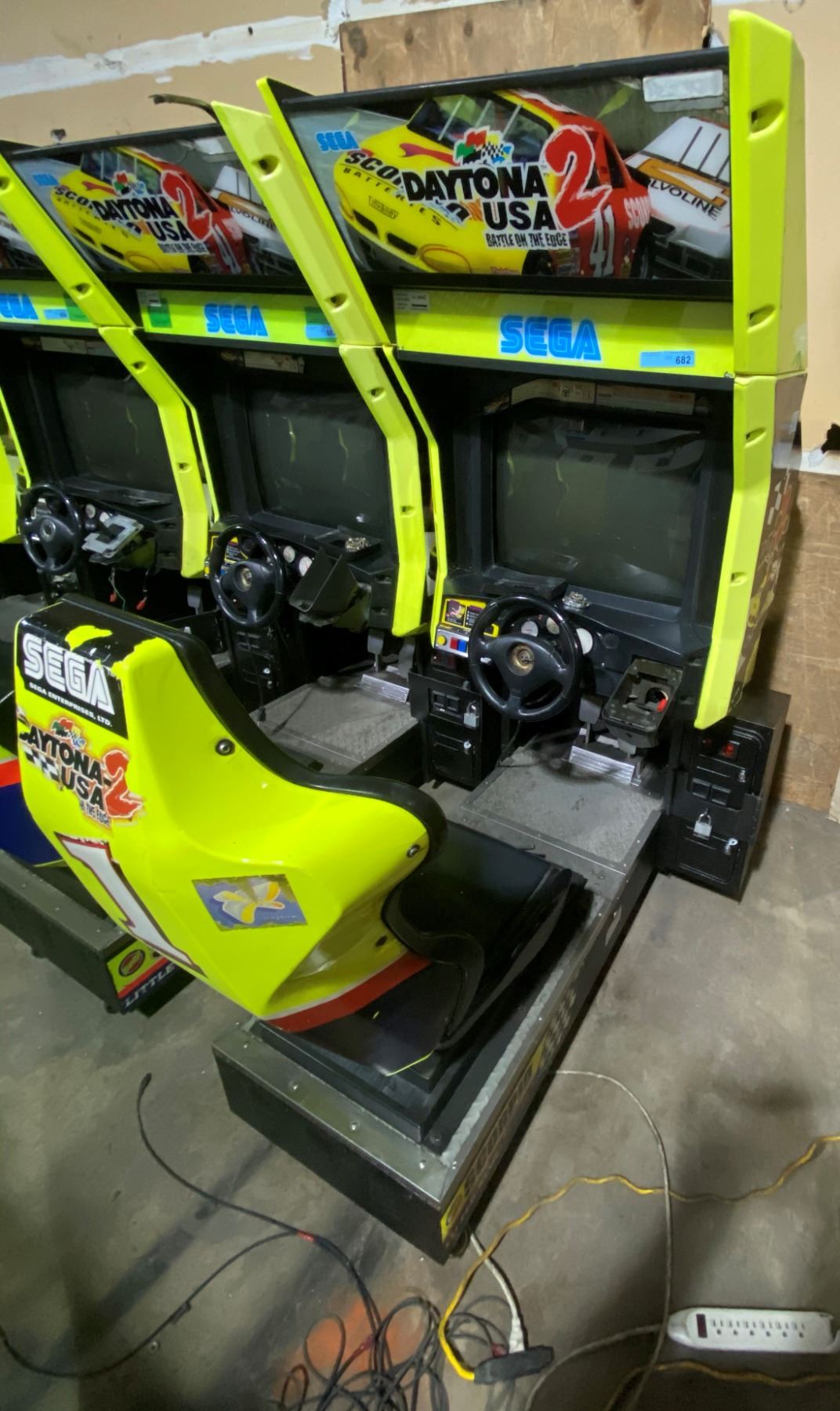 Daytona 2 USA Battle On Edge Racing Game