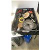 Image 1 : Tray of various grinding and cutting discs