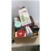 Image 2 : BOX OF KITCHEN ITEMS AND CAT CARRIER