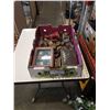 Image 1 : Box of vintage collectibles