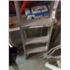 Image 2 : LITE 4 STEP ALUMINUM LADDER