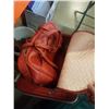 Image 3 : SAMSONITE HARD CASE LUGGAGE, VINTAGE LEATHER 2 PIECE LUGGAGE AND GREEN BAG