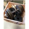 Image 2 : Dumbbell with 35 lb and crate with another 35 lb of free weights