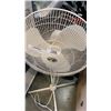 Image 2 : White Hampton Bay floor fan