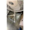 Image 3 : White Hampton Bay floor fan