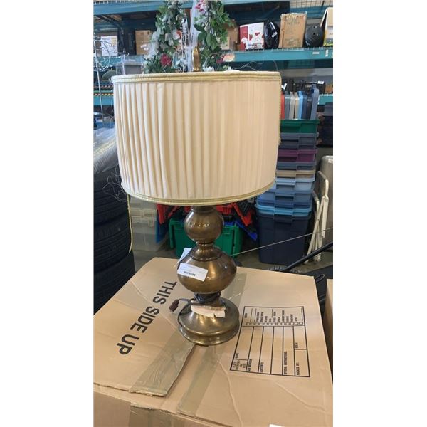 Vintage metal base table lamp