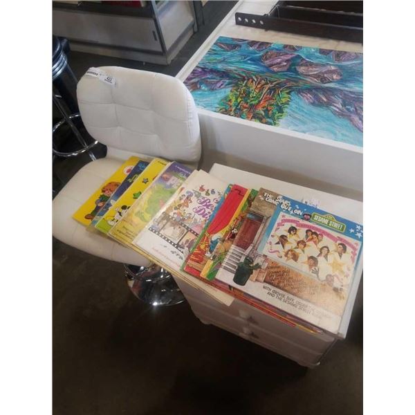 LOT OF KIDS RECORDS INCLUDING SESAME STREET, DISNEY, SMURFS, STRAWBERRY SHORTCAKE