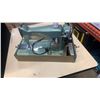 Image 2 : WINDSOR SUPER LUXE SEWING MACHINE