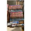 Image 2 : 4 trays of manga novels