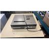 Image 1 : VINTAGE MAGNAVOX VIDEO CASSETTE RECORDER WITH REMOTE
