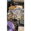 Image 2 : TRAY OF COSTUME JEWELRY