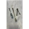 Image 8 : SILVER PLATE AND OTHER SERVING PIECES