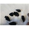 Image 3 : LOT OF STONE AND OBSIDIAN ARROW HEADS