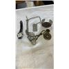 Image 3 : 4 TRAYS OF JEWELLERY