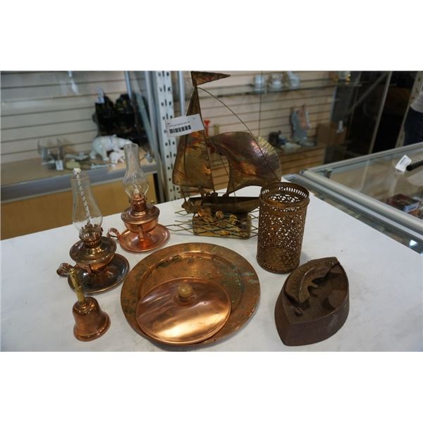 LOT OF COPPER AND BRASS DECOR, SMALL OIL LAMPS, BOAT FIGURE