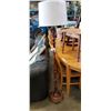 Image 1 : WOOD CARVED FLOOR LAMP