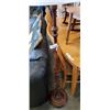 Image 2 : WOOD CARVED FLOOR LAMP