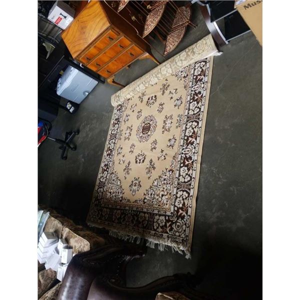 APPROX 5 X 7 FOOT FRINGED AREA CARPET