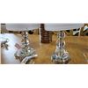 Image 2 : 2 TABLE LAMPS AND DECORATIVE VASE