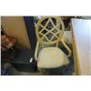Image 8 : DINING TABLE W/ LEAF AND 6 CHAIRS