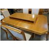 Image 2 : OAK DINING TABLE WITH LEAF AND 6 CHAIRS