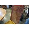 Image 8 : ROUND OAK DINING TABLE, 2 LEAFS AND 2 CHAIRS