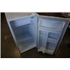 Image 2 : WHITE SUNBEAM BAR FRIDGE
