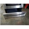 Image 11 : BLACK AND STAINLESS KENMORE ELITE STOVE - TESTED AND WORKING