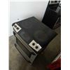 Image 2 : BLACK AND STAINLESS KENMORE ELITE STOVE - TESTED AND WORKING