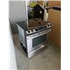 Image 2 : STAINLESS AND BLACK WHIRLPOOL ACCUBAKE STOVE - TESTED AND WORKING