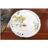 Image 2 : 2 decorative Eastern Masks and Italian porcelain plate